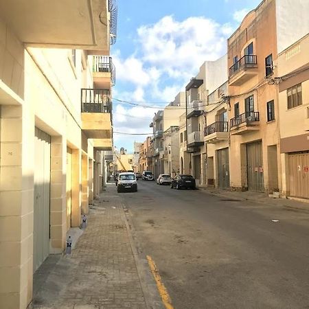 Luqa Apartment - 5 Mins From Airport Exterior photo